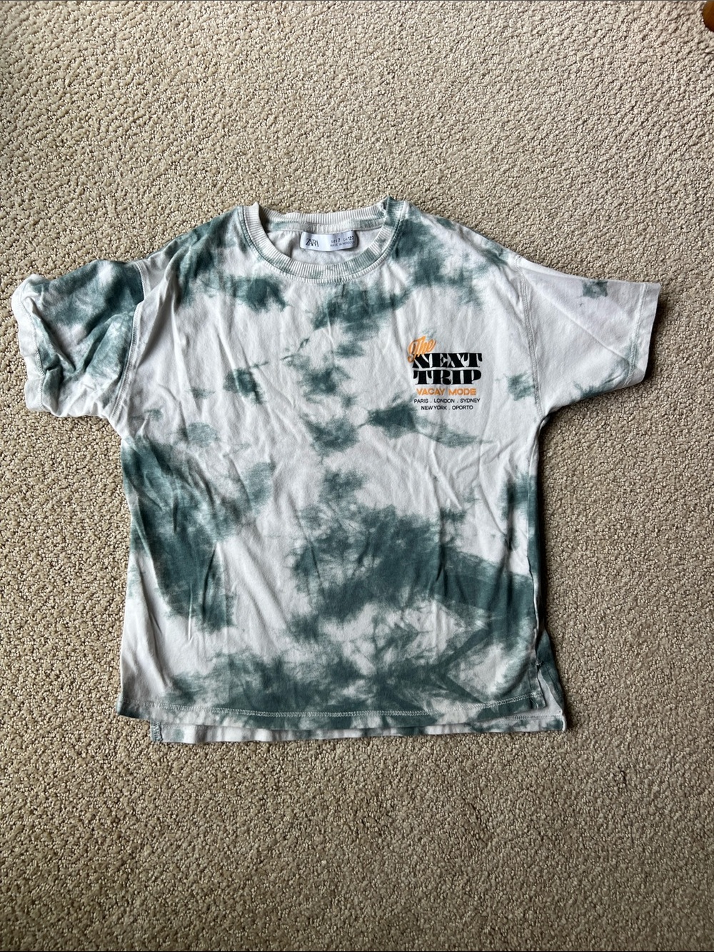Tie-Dye Graphic Tee in White and Forest Green